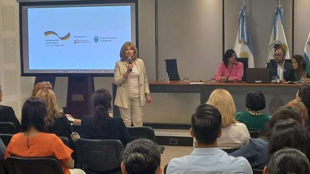 Charla sobre “Responsabilidad parental saludable” en Santo Tomé